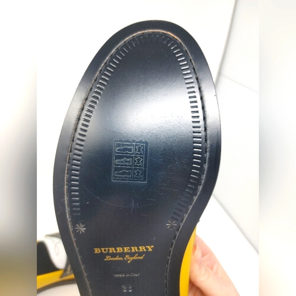 Burberry Woven-Toe Leather Loafers in Saffron Yellow Size 38 - Picture 13 of 15